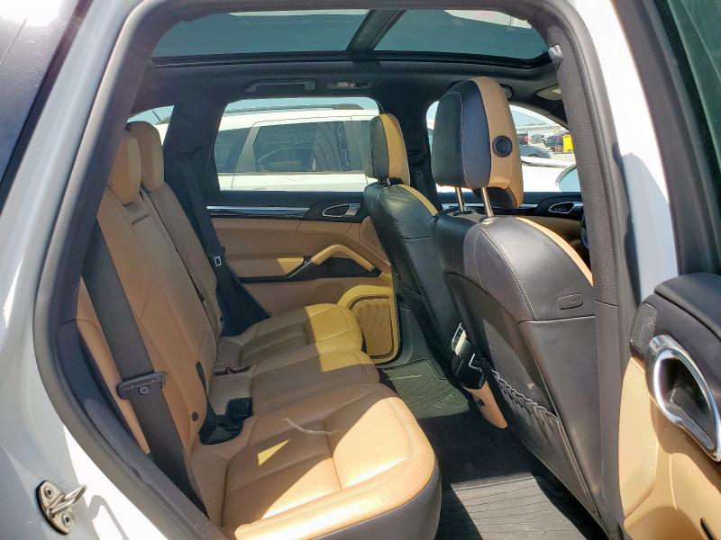 2016 PORSCHE CAYENNE SE - WP1AE2A21GLA18354