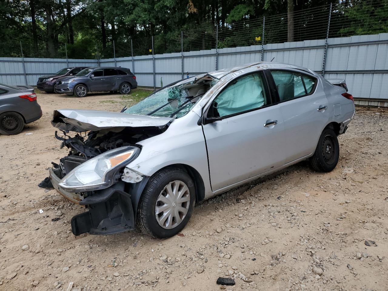 NISSAN VERSA S