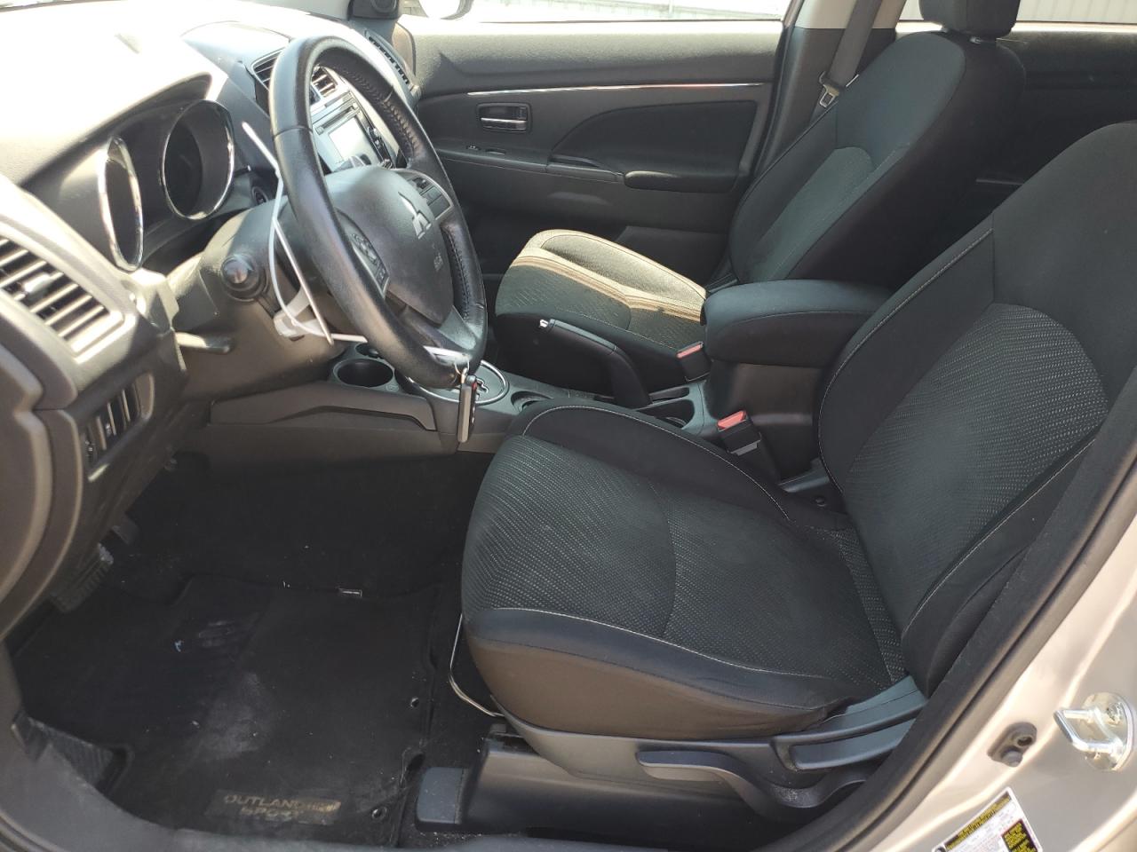 MITSUBISHI OUTLANDER SE