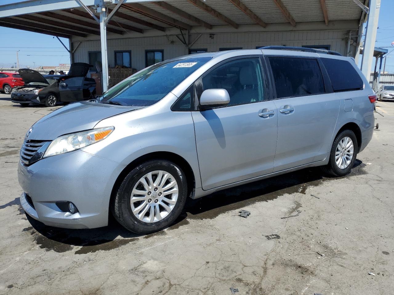 TOYOTA SIENNA XLE