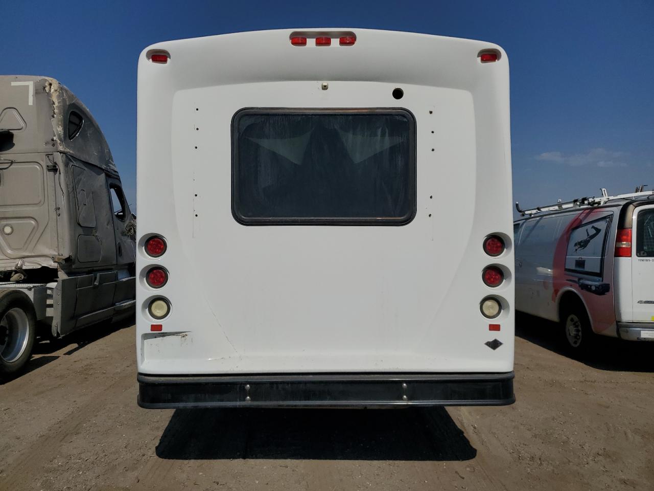 FORD ECONOLINE E450 SUPER DUTY CUTAWAY VAN