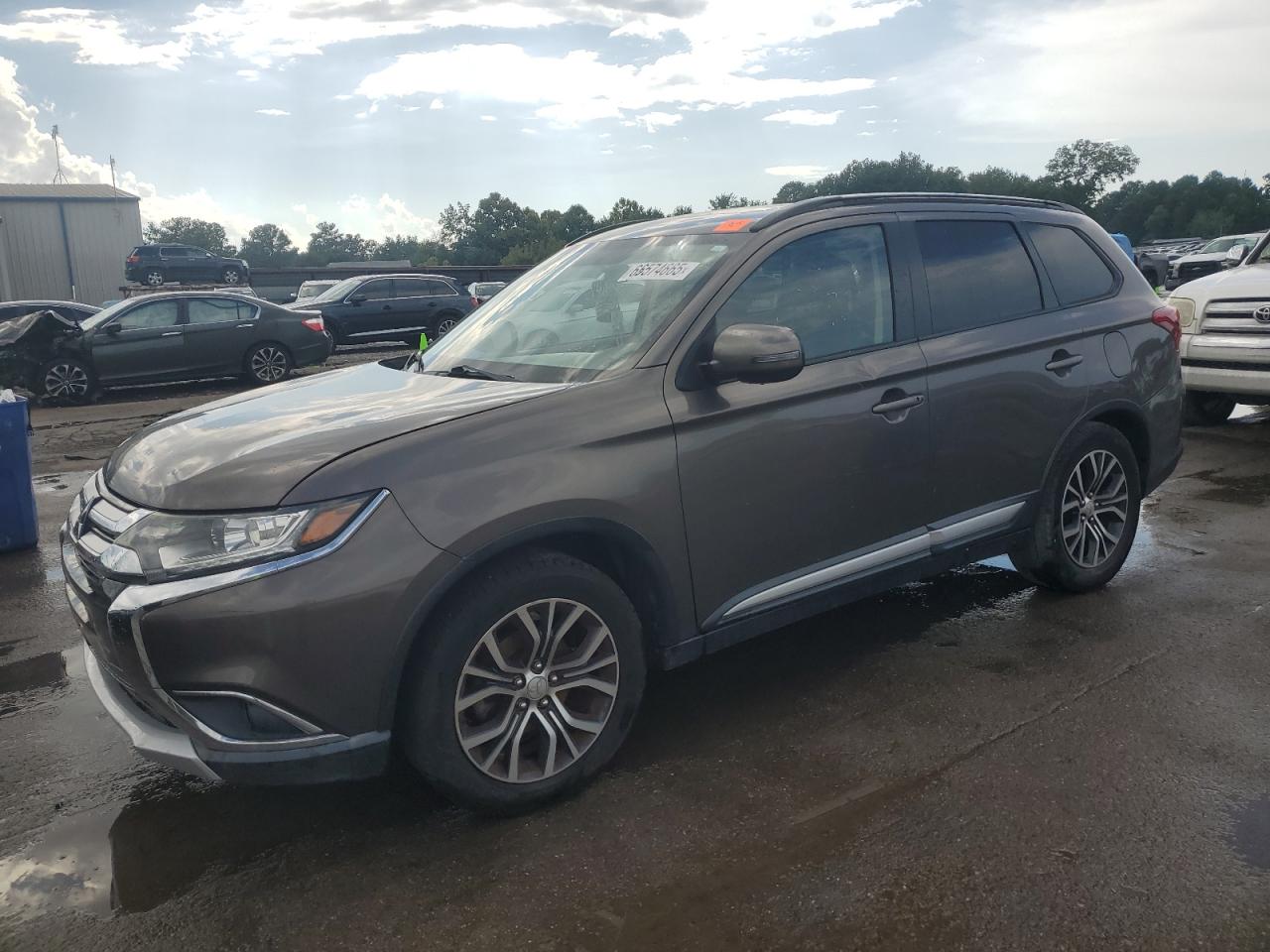 MITSUBISHI OUTLANDER SE