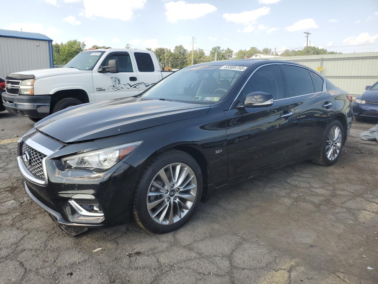 INFINITI Q50 LUXE