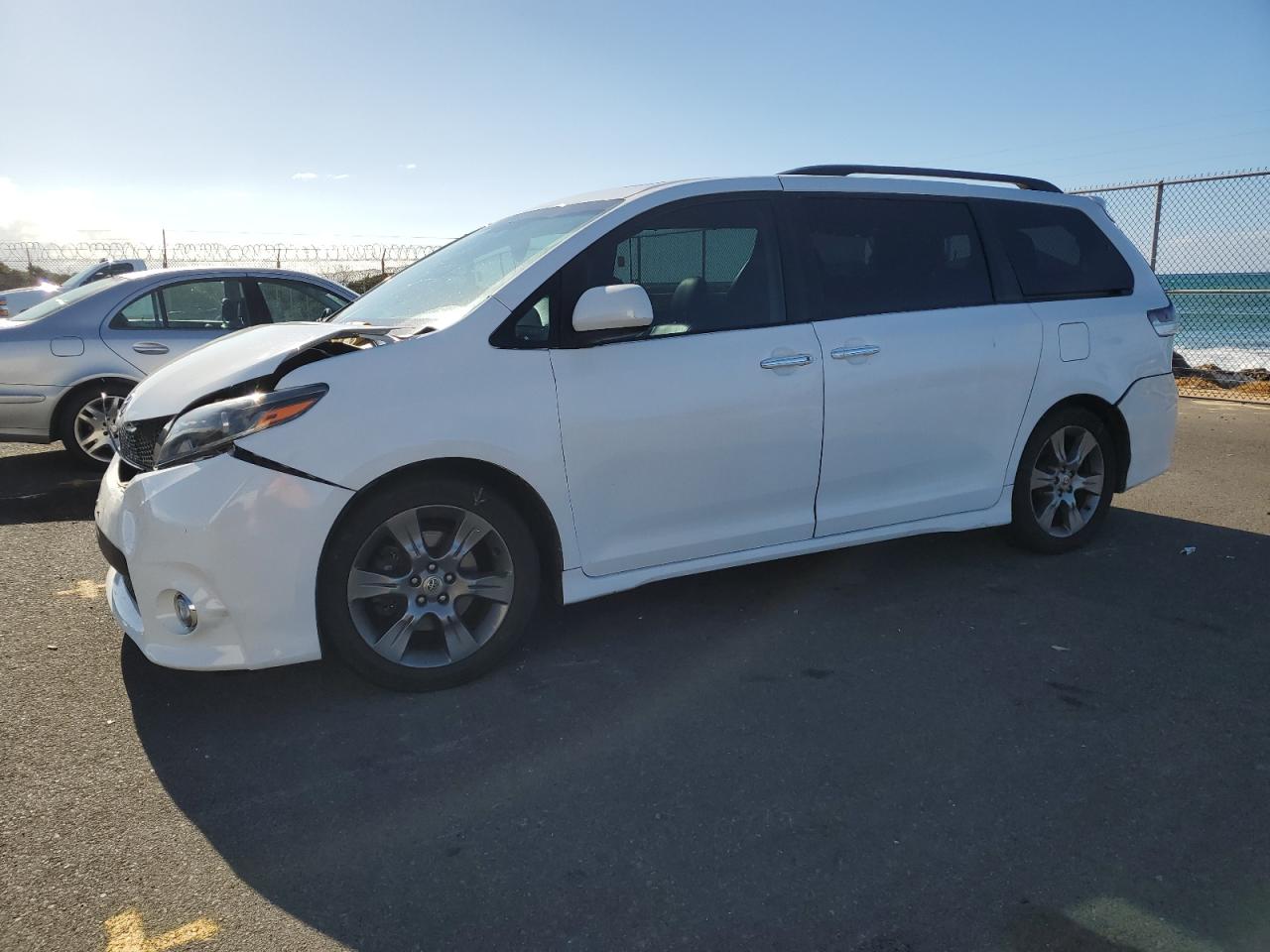 TOYOTA SIENNA SE
