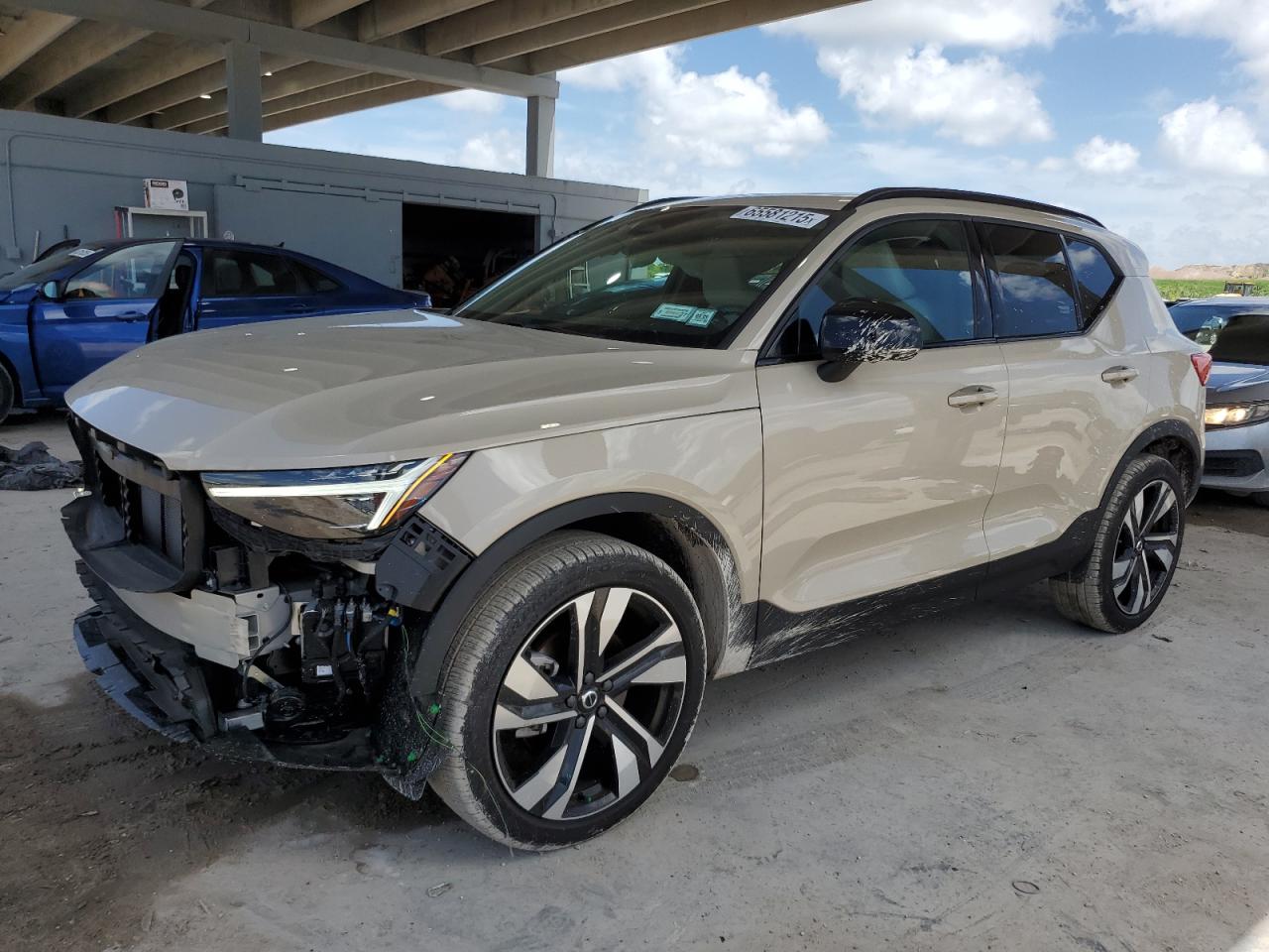 VOLVO XC40 PLUS