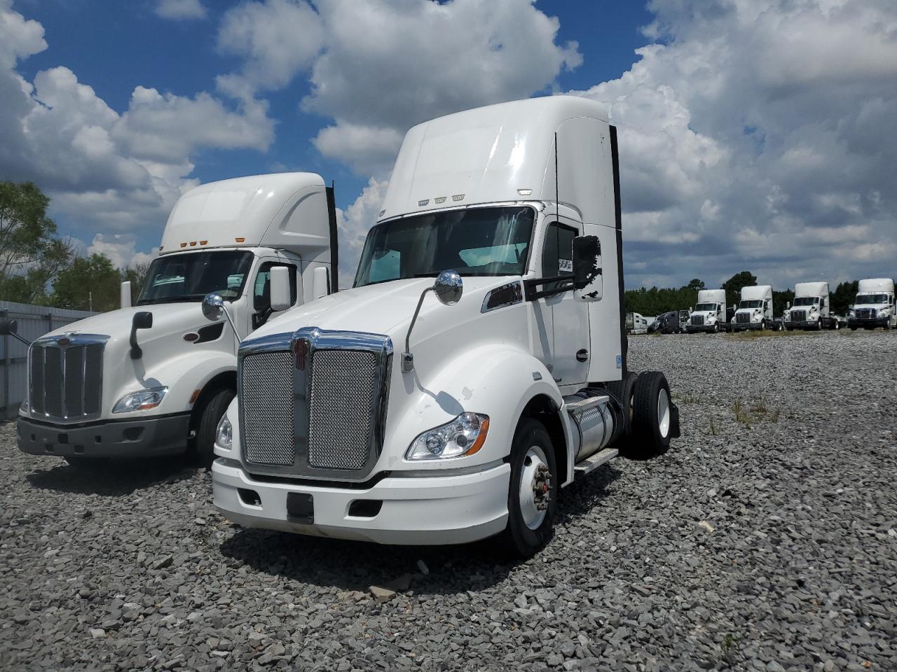 Lot #3234778379 2014 KENWORTH T680