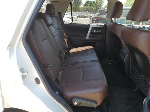 2018 TOYOTA 4RUNNER SR JTEBU5JR8J5588155