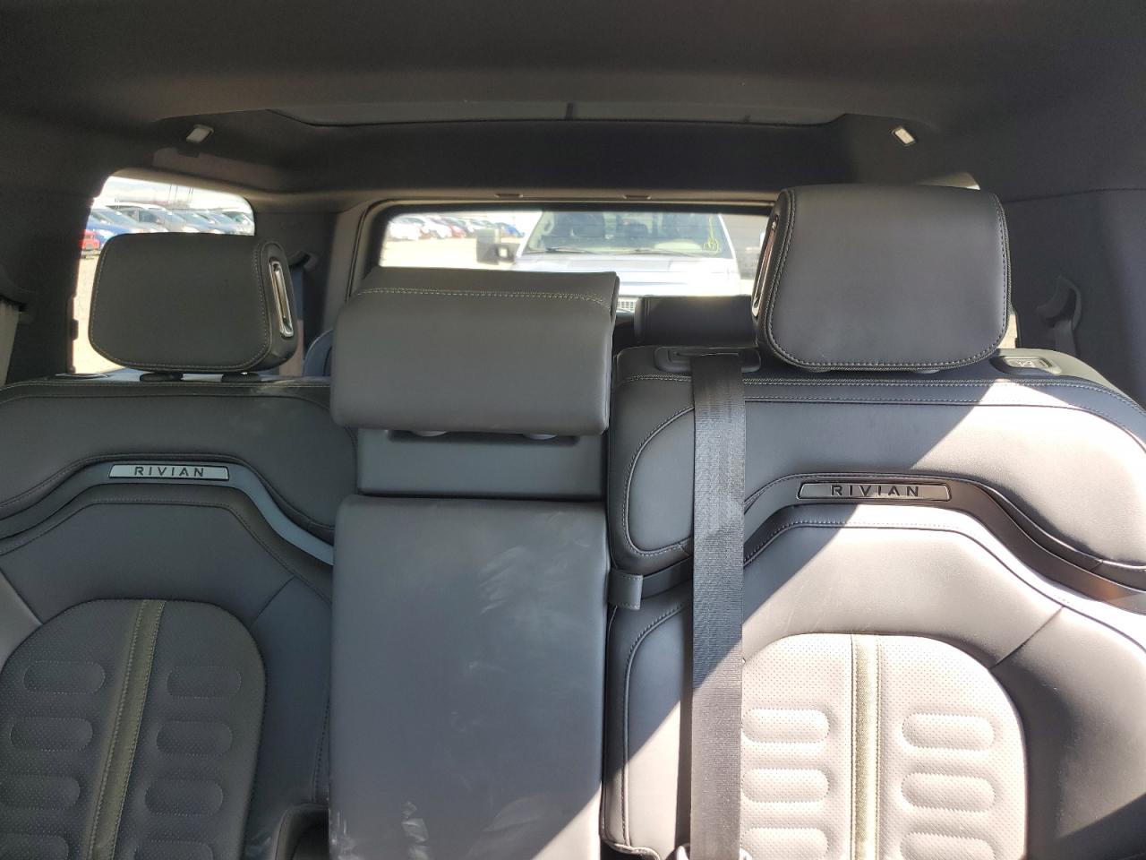 RIVIAN R1S ADVENTURE