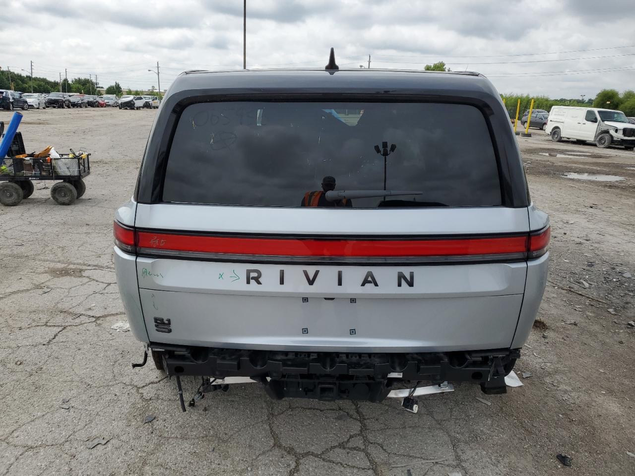 RIVIAN R1S ADVENTURE