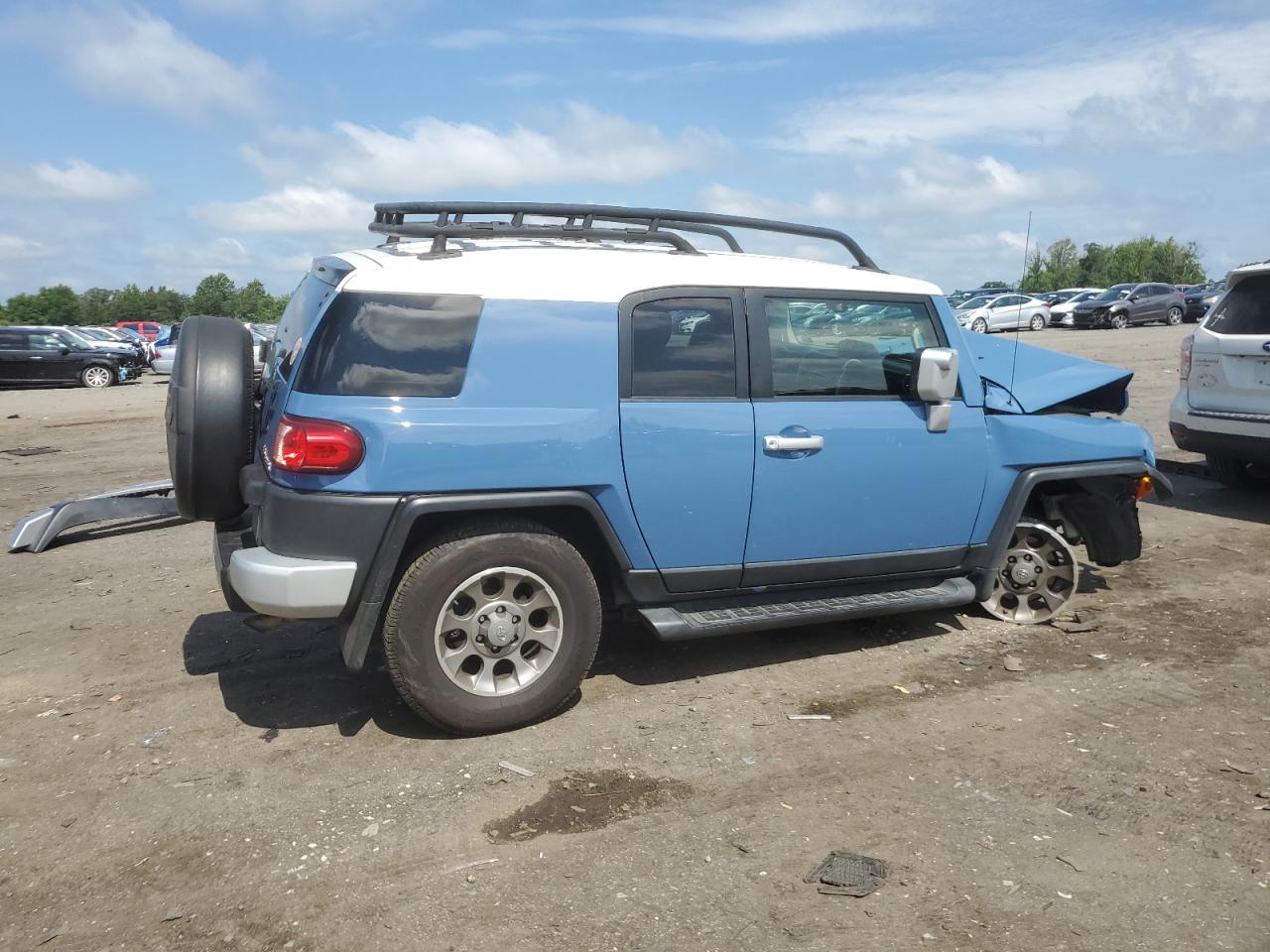 TOYOTA FJ CRUISER