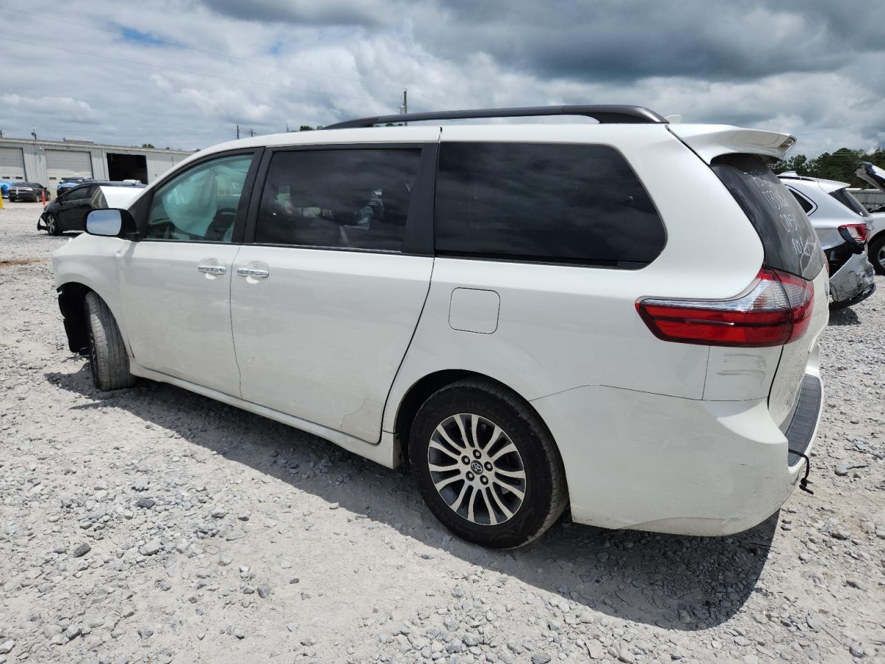 TOYOTA SIENNA XLE
