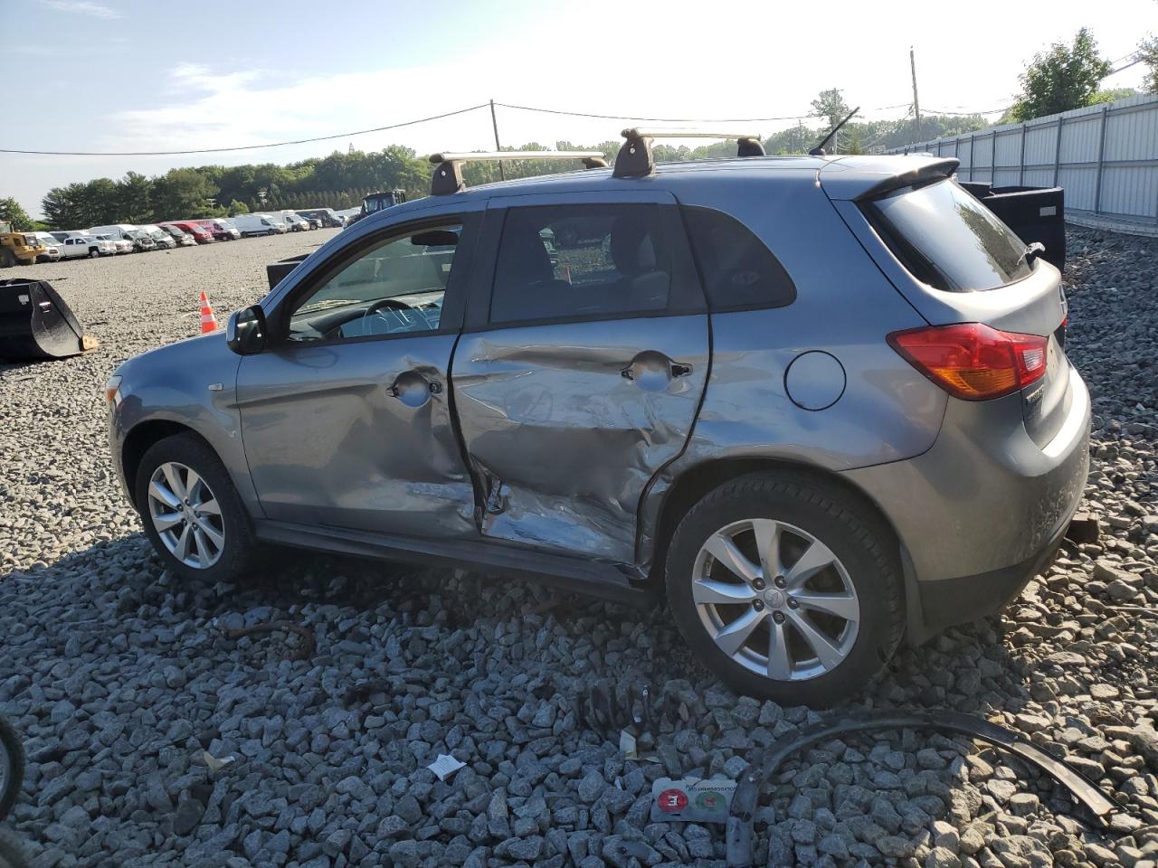 MITSUBISHI OUTLANDER ES