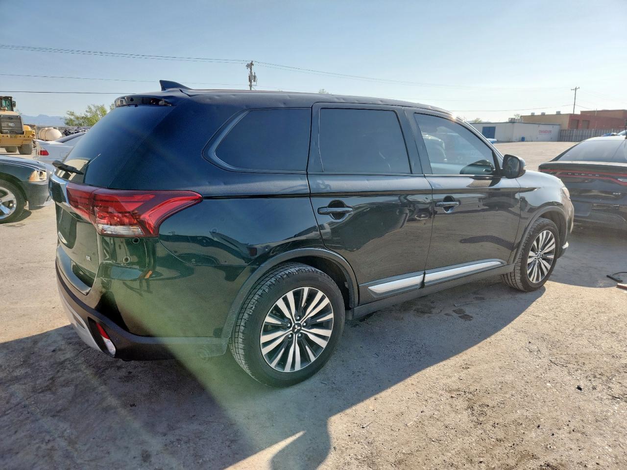 MITSUBISHI OUTLANDER SE