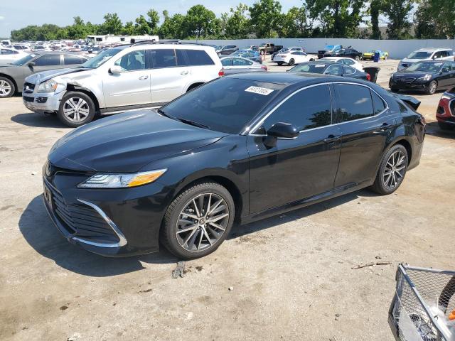 TOYOTA CAMRY XLE