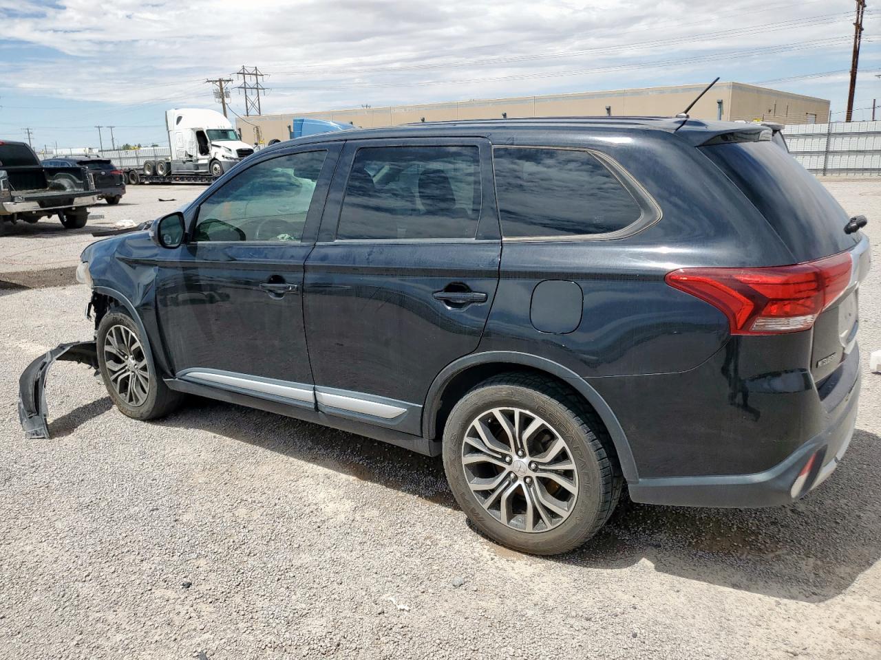 MITSUBISHI OUTLANDER SE