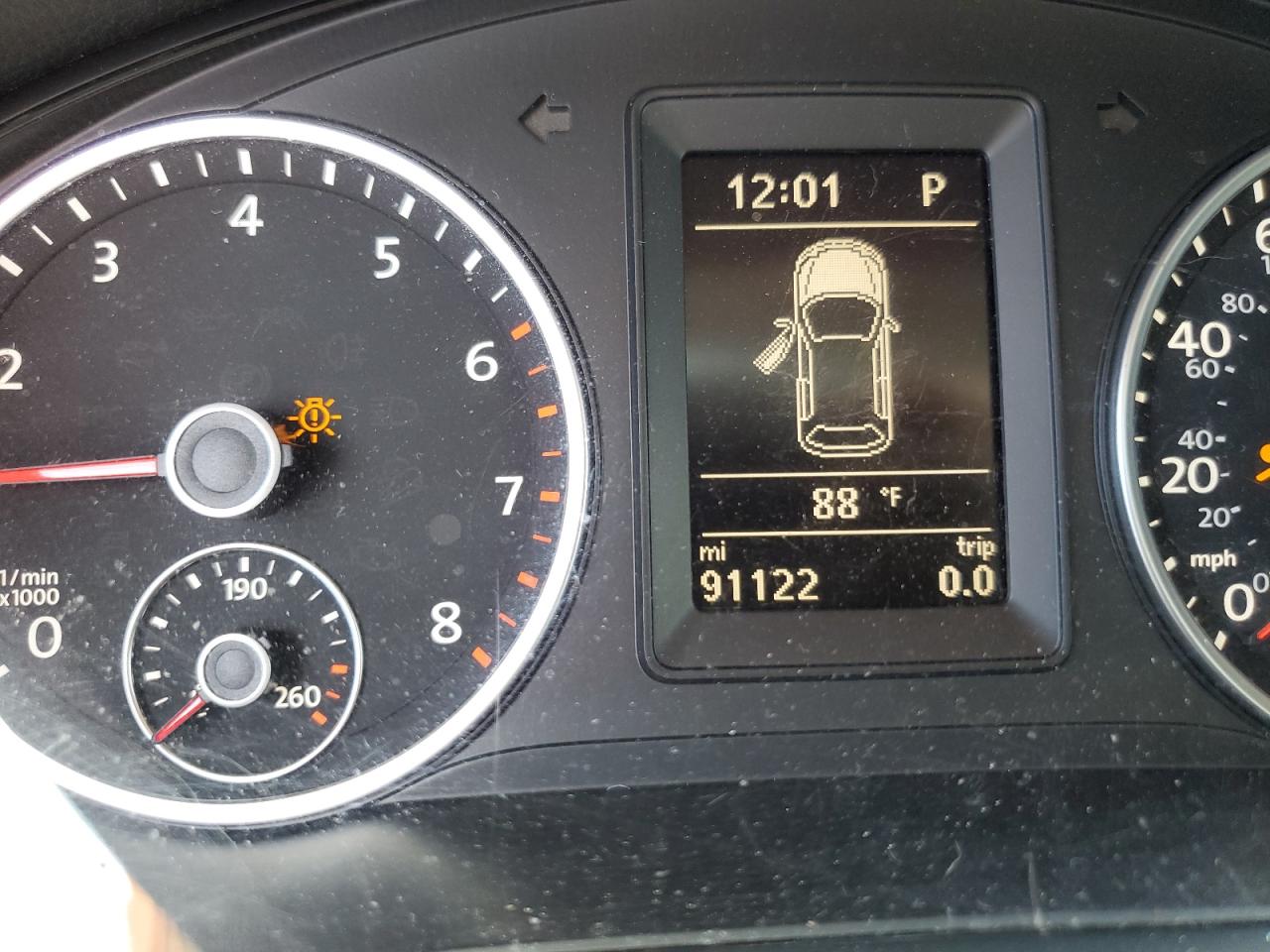 Volkswagen Tiguan s 2016
