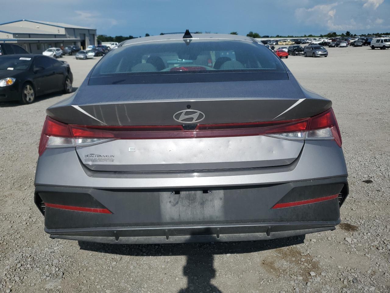 HYUNDAI ELANTRA SE