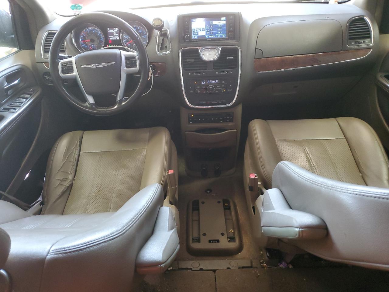 CHRYSLER TOWN & COUNTRY TOURING L