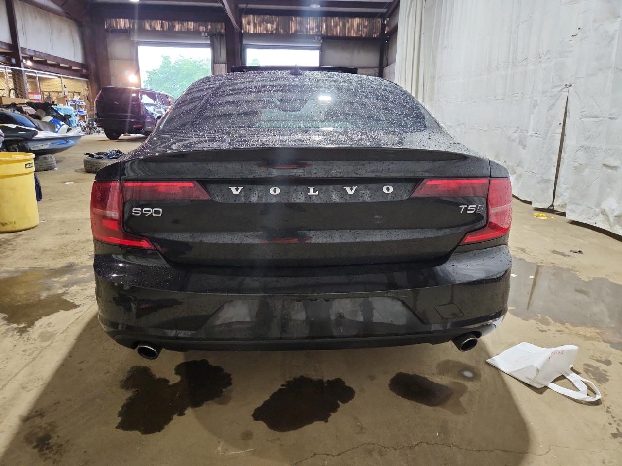 VOLVO S90 T5 MOMENTUM