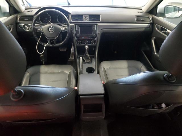2017 VOLKSWAGEN PASSAT R-L 1VWDT7A30HC067957