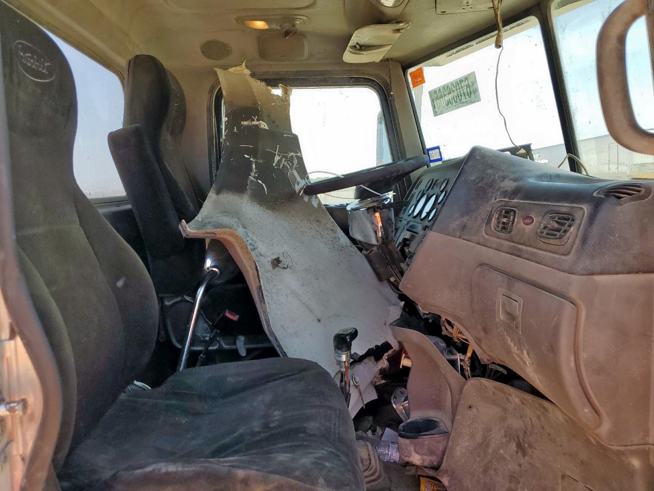 Lot #3221212918 2013 PETERBILT 384