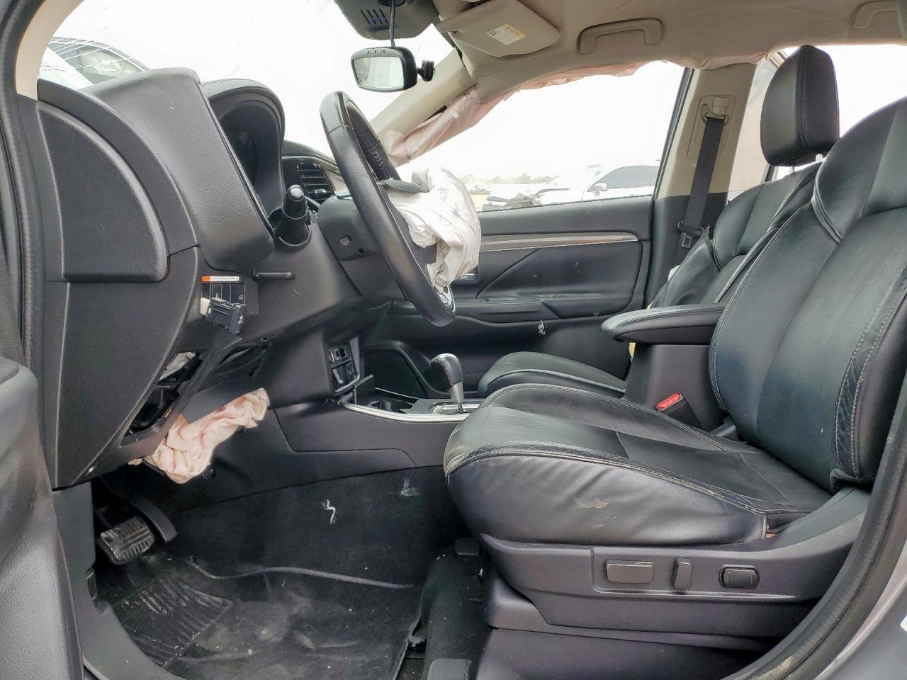 MITSUBISHI OUTLANDER SE