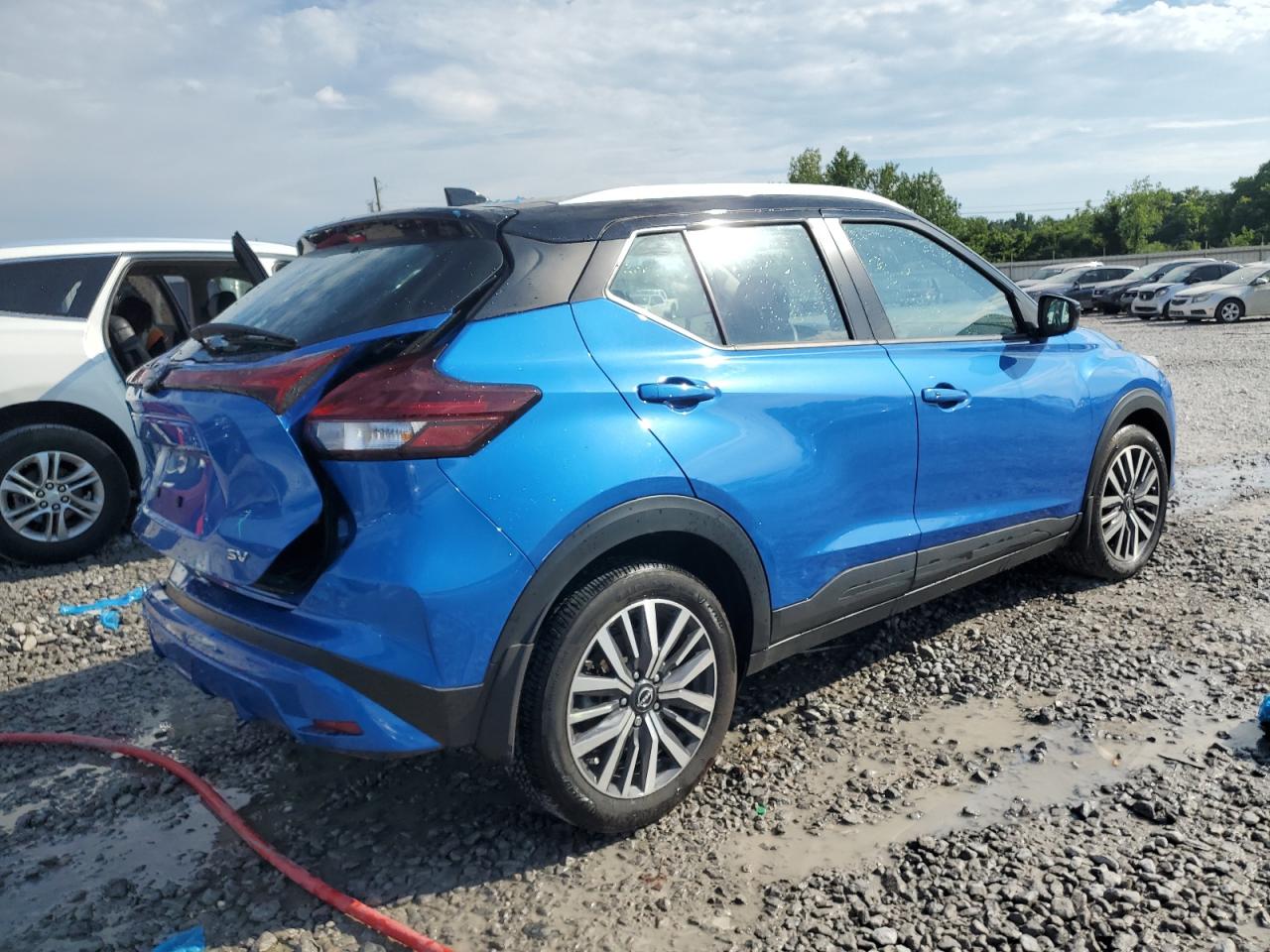 NISSAN KICKS SV