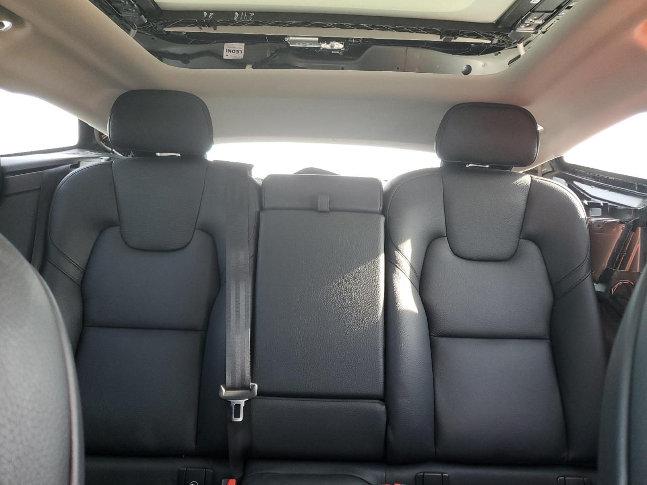 VOLVO XC60 B5 MOMENTUM