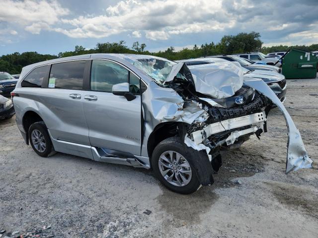 2022 TOYOTA SIENNA XLE 5TDYRKEC7NS129090