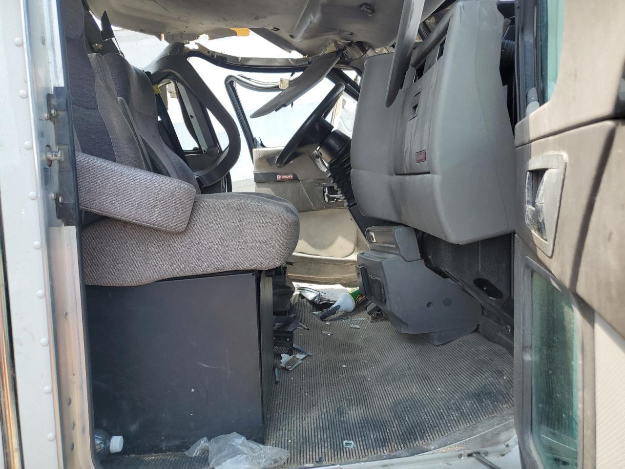 Lot #3226049026 2017 KENWORTH T370