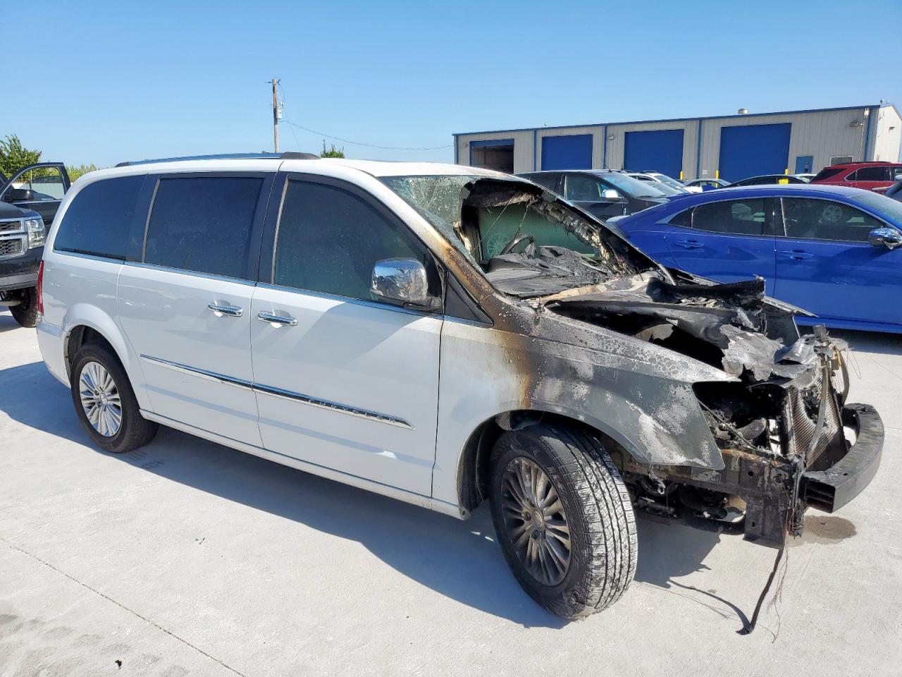 CHRYSLER TOWN & COUNTRY LIMITED