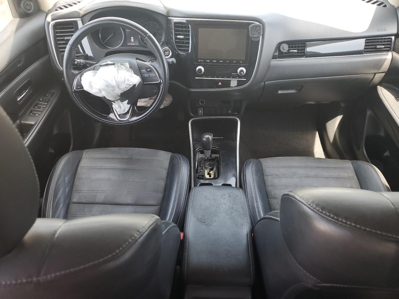 MITSUBISHI OUTLANDER SE