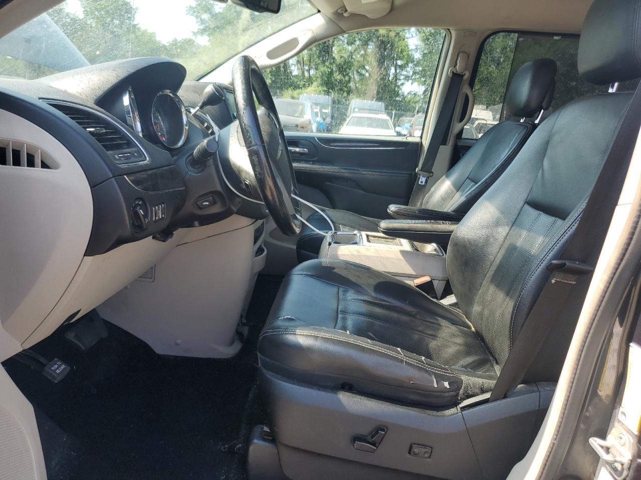 CHRYSLER TOWN & COUNTRY TOURING L