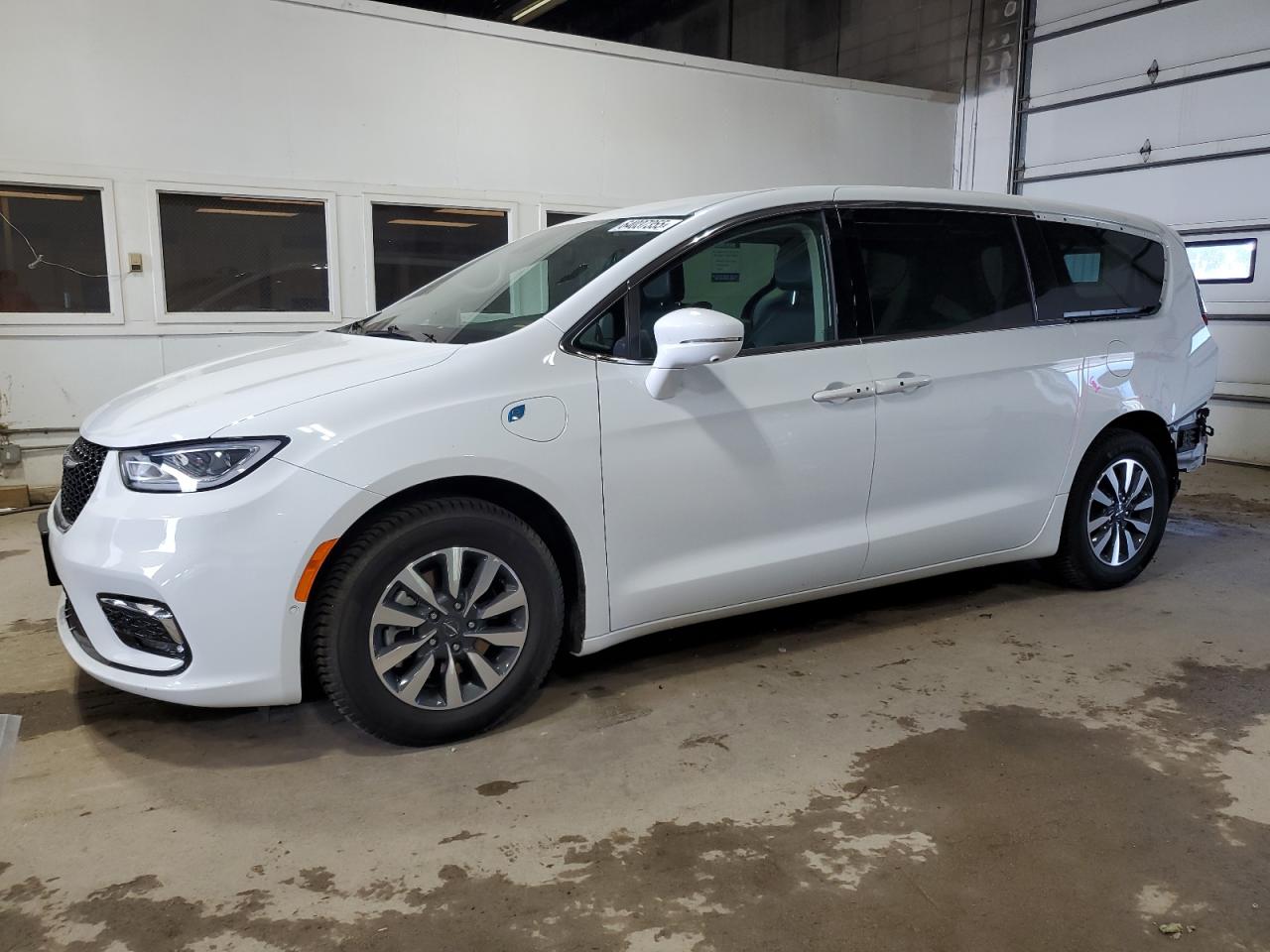  Salvage Chrysler Pacifica