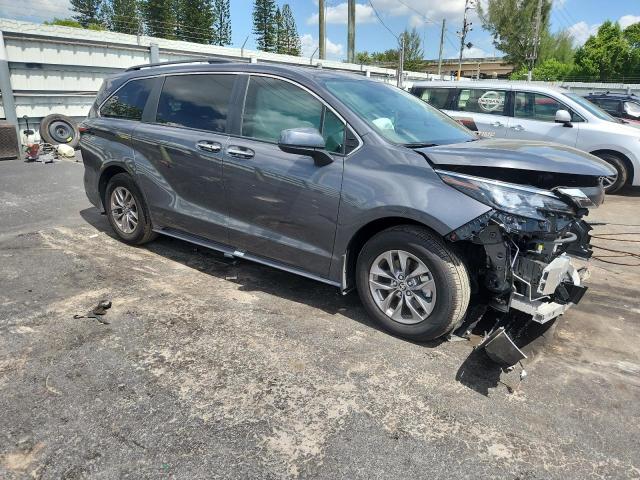 2025 TOYOTA SIENNA XLE 5TDYRKEC8SS243210