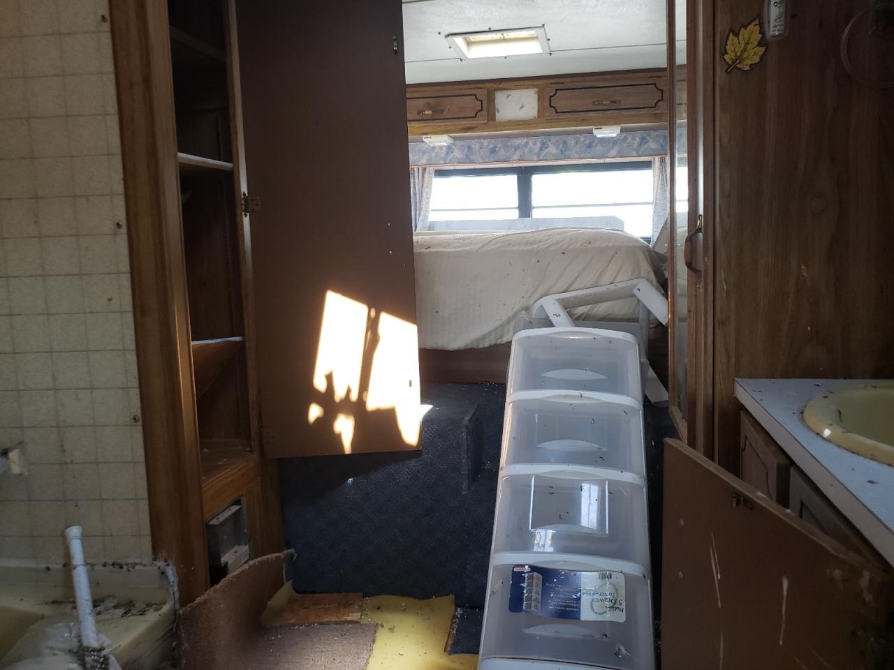 Lot #3254455139 1985 ALUM 5TH WHEEL