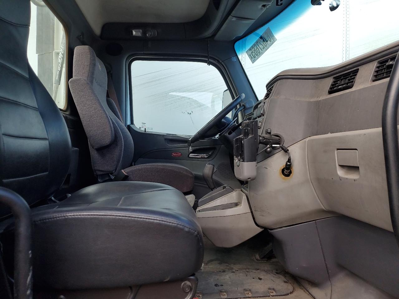 Lot #3316756426 2017 PETERBILT 579