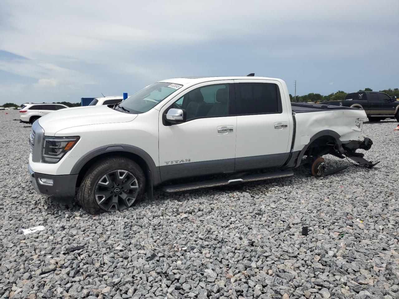 NISSAN TITAN SV