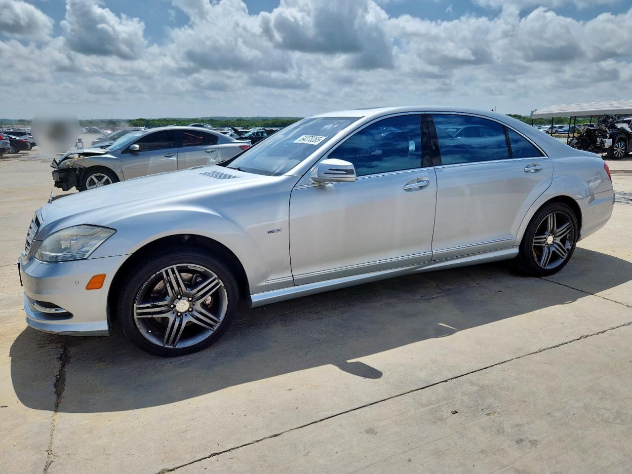 MERCEDES-BENZ S-CLASS 550