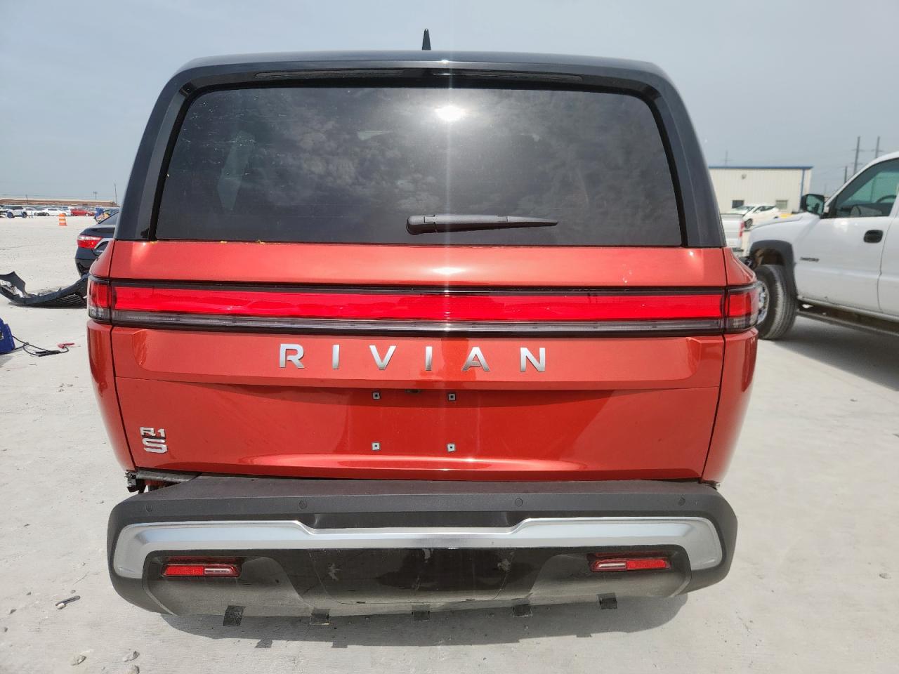 RIVIAN R1S ADVENTURE