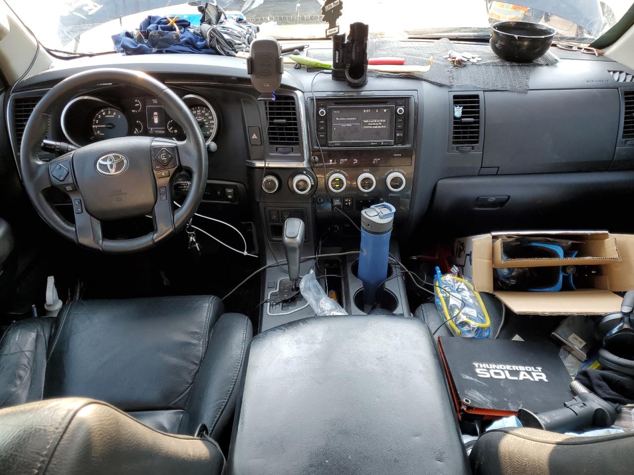 TOYOTA SEQUOIA SR5
