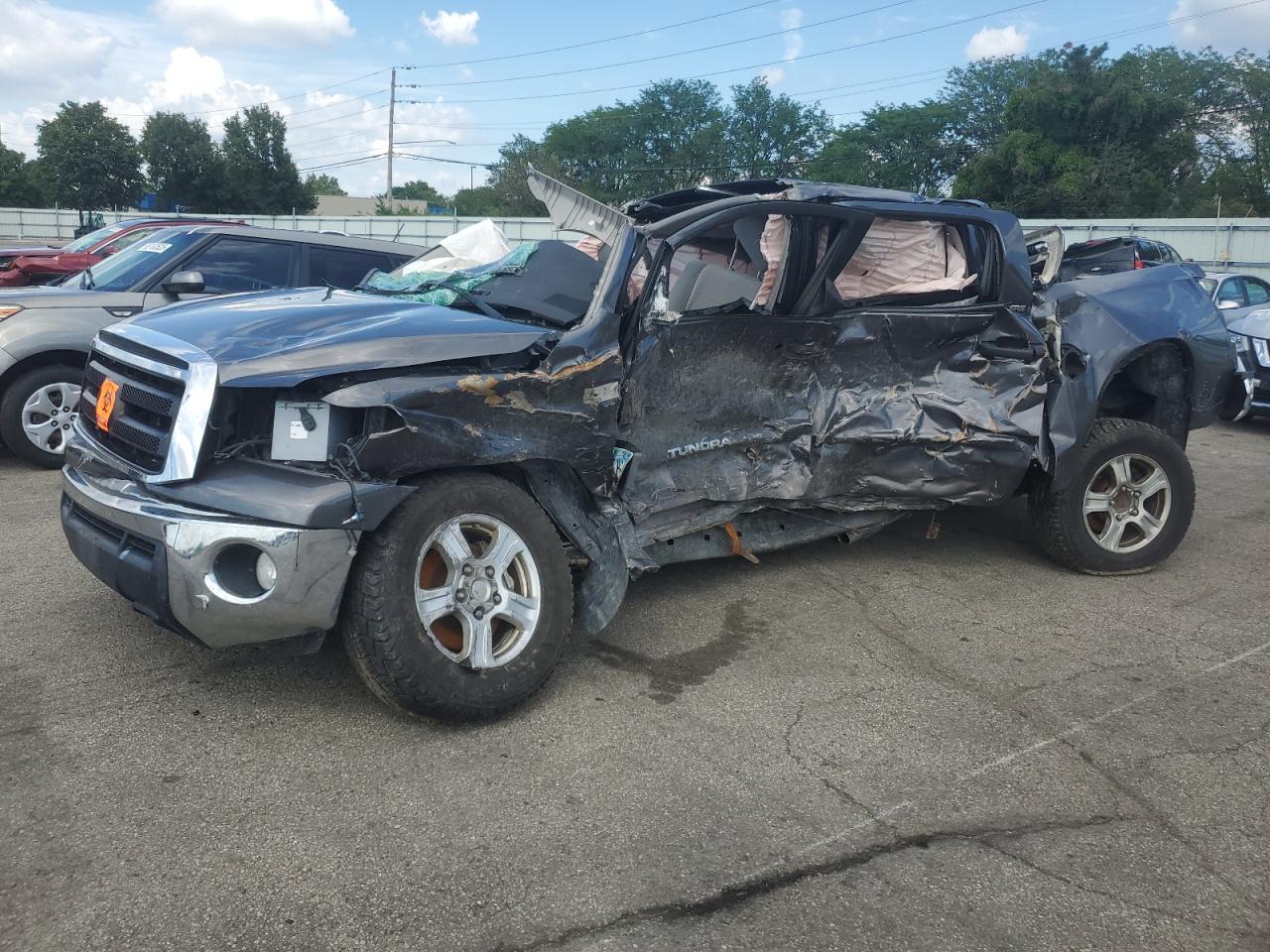 TOYOTA TUNDRA CREWMAX SR5