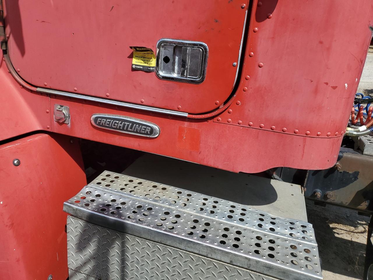 Lot #3311727217 2002 FREIGHTLINER CONVENTION