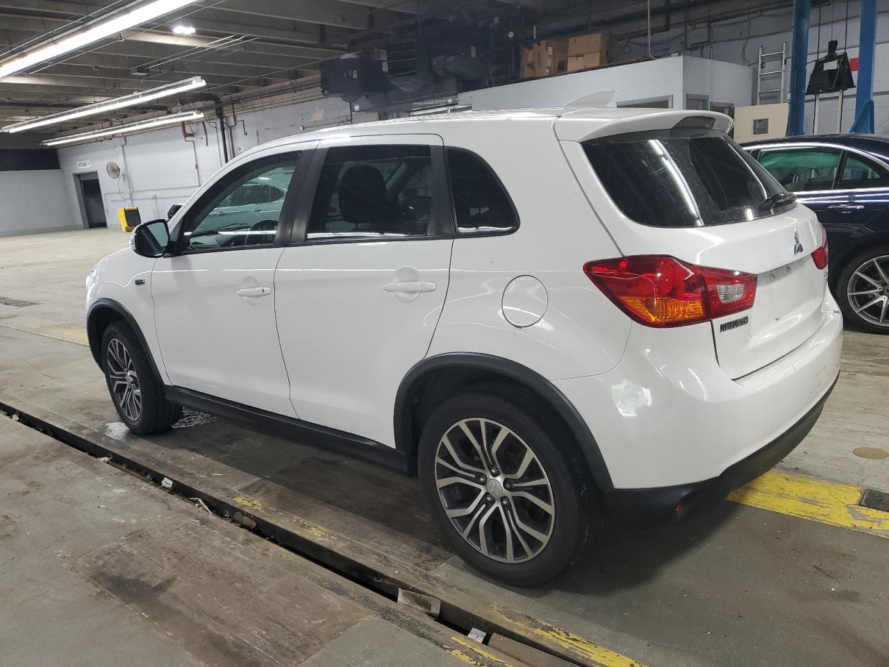 MITSUBISHI OUTLANDER ES