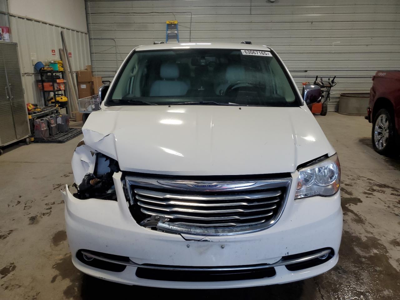 CHRYSLER TOWN & COUNTRY TOURING L