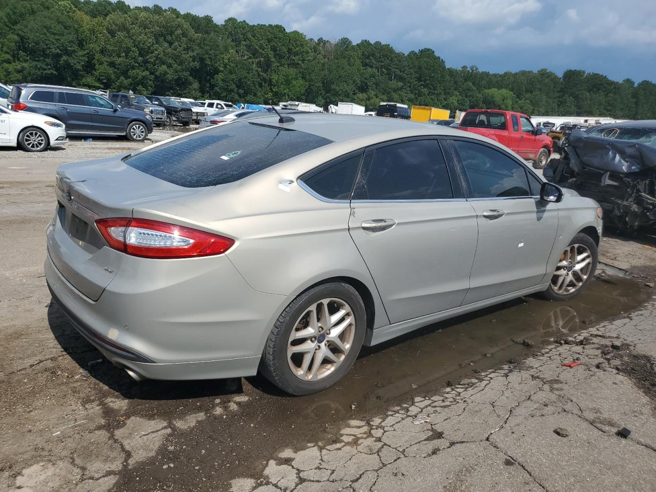 FORD FUSION SE