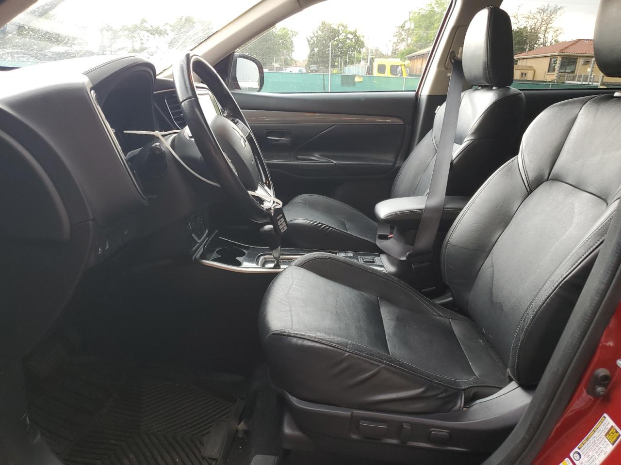 MITSUBISHI OUTLANDER SE