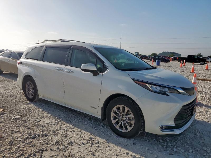 2021 TOYOTA SIENNA XLE 5TDYRKEC7MS049397