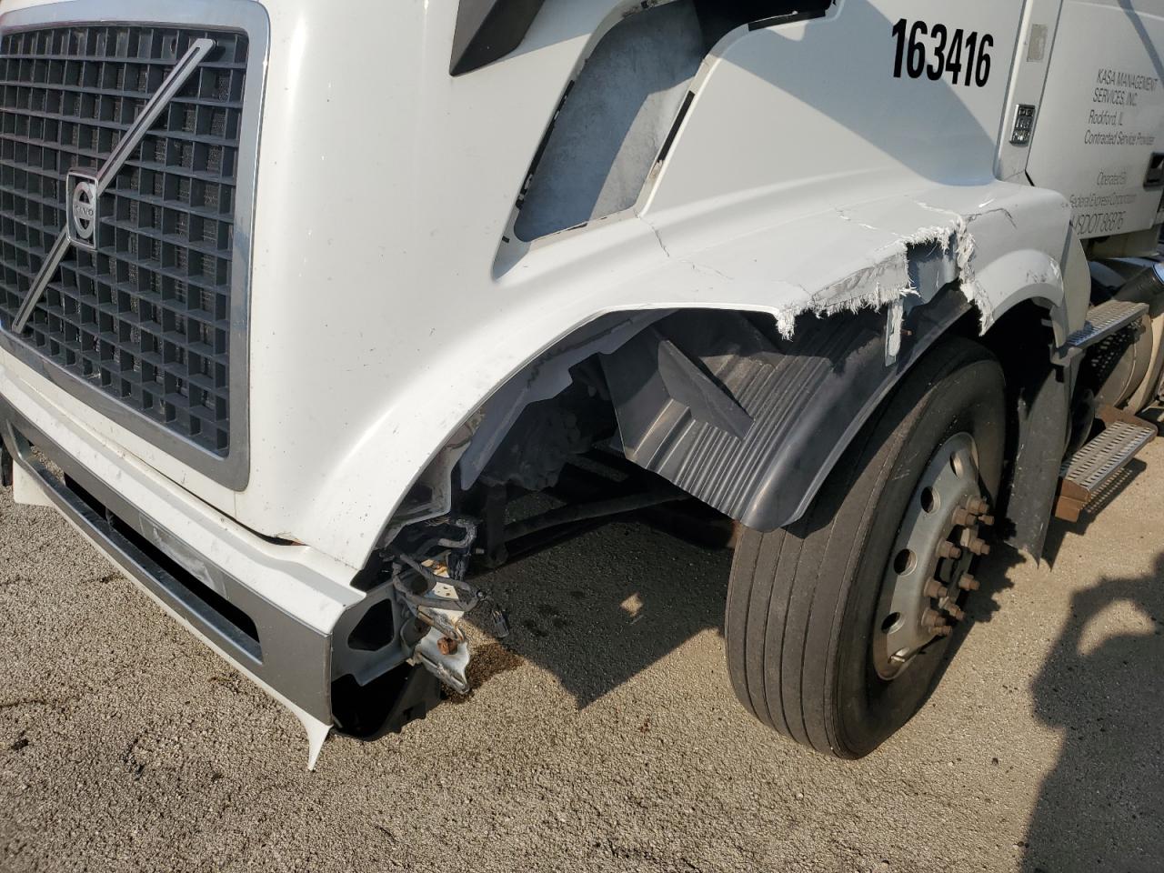 Lot #3296897894 2015 VOLVO VNL