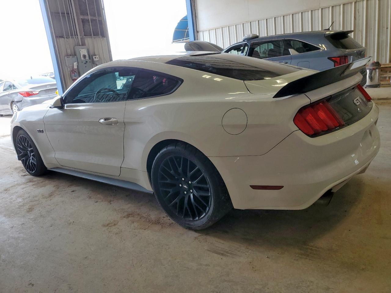 FORD MUSTANG GT